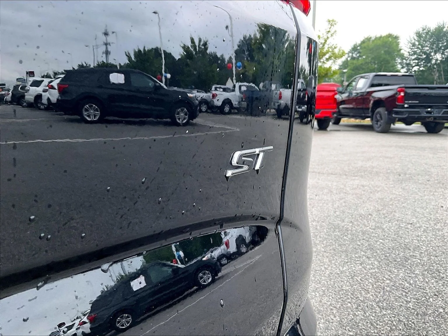 Used 2022 Black Buick Essence image 9