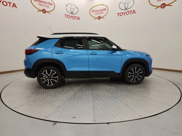 Used 2025 Blue Chevrolet ACTIV image 3