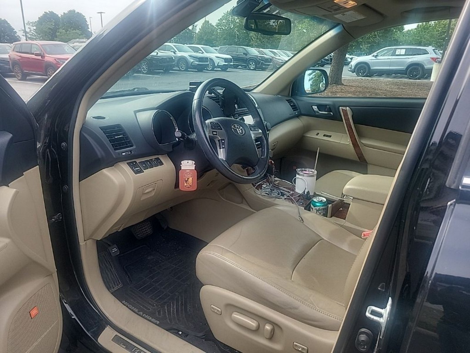 Used 2013 Black Toyota Limited image 16