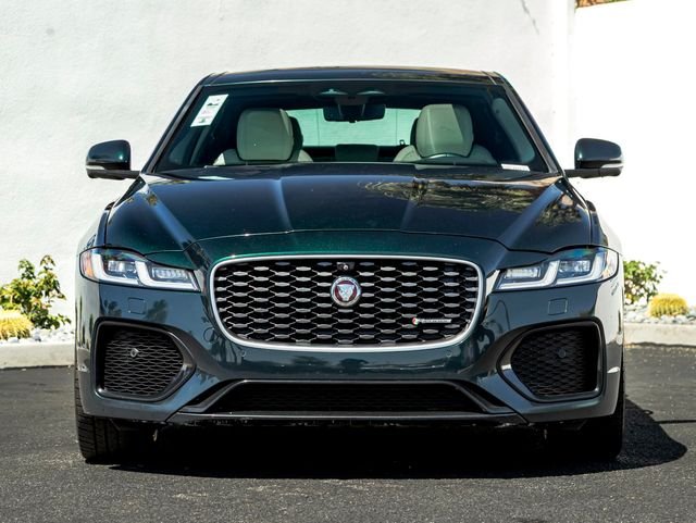 Used 2021 British Racing Green Metallic Jaguar R-Dynamic SE image 3