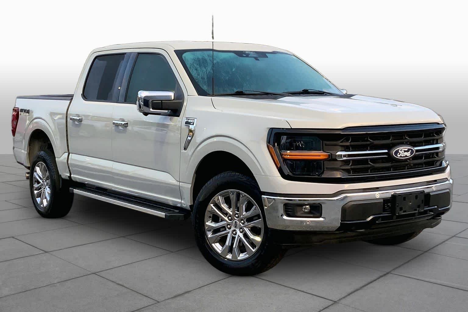 Used 2024 Avalanche Gray Ford XLT image 3