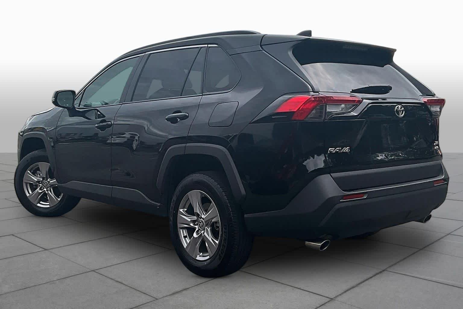Used 2025 Midnight Black Metallic Toyota XLE image 12
