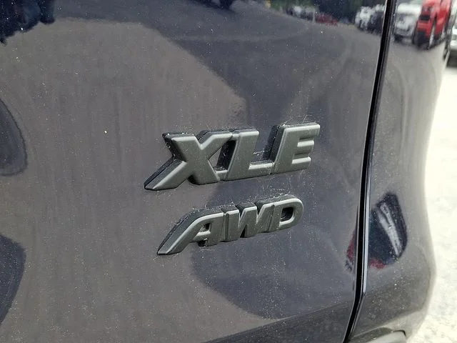 Used 2025 Blue Toyota XLE Premium image 31