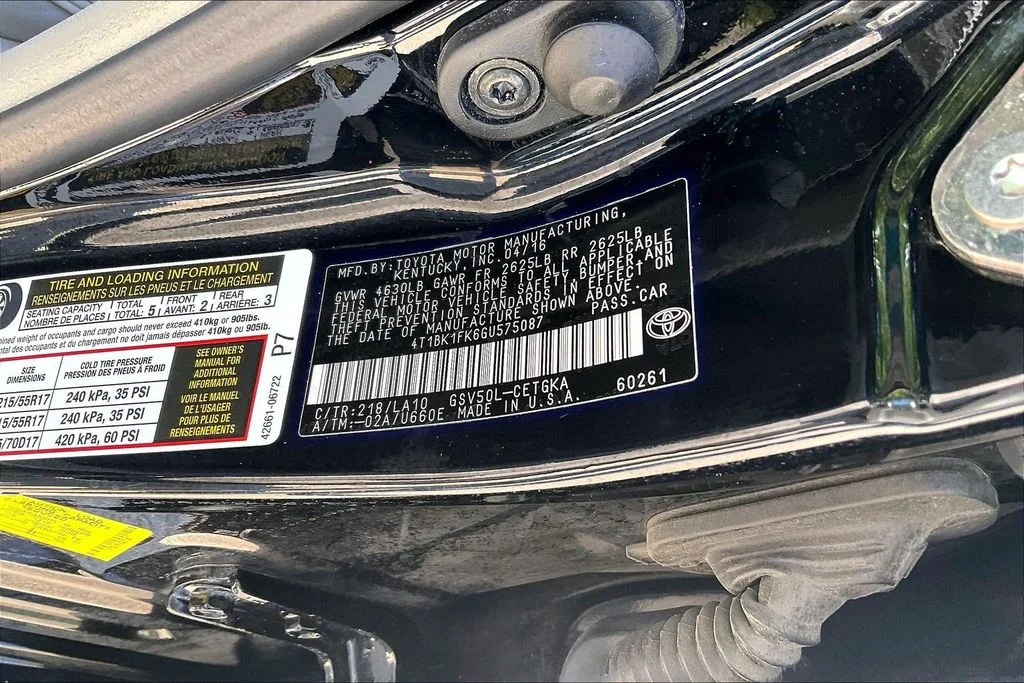 Used 2016 Black Toyota XLE image 34