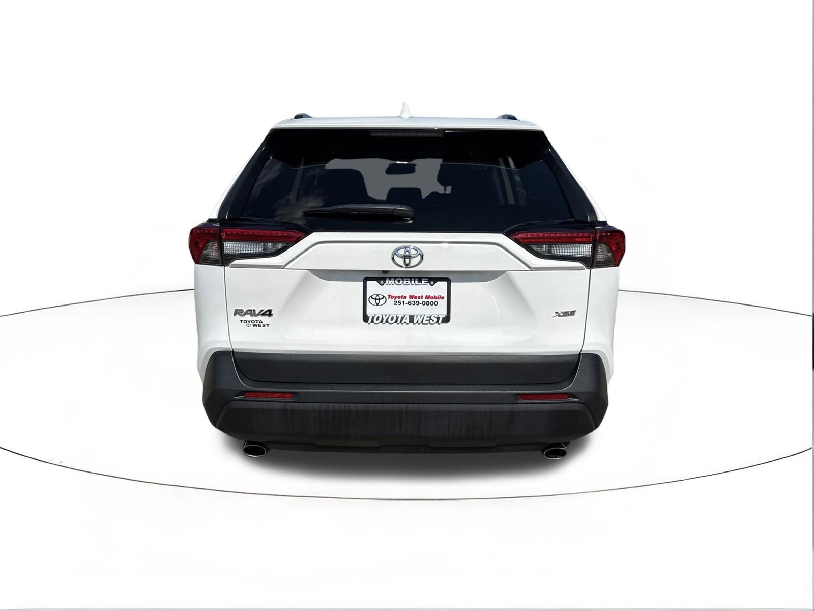 Used 2024 Ice Cap Toyota XLE image 4