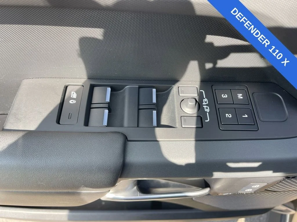 Used 2024  Land Rover X image 29