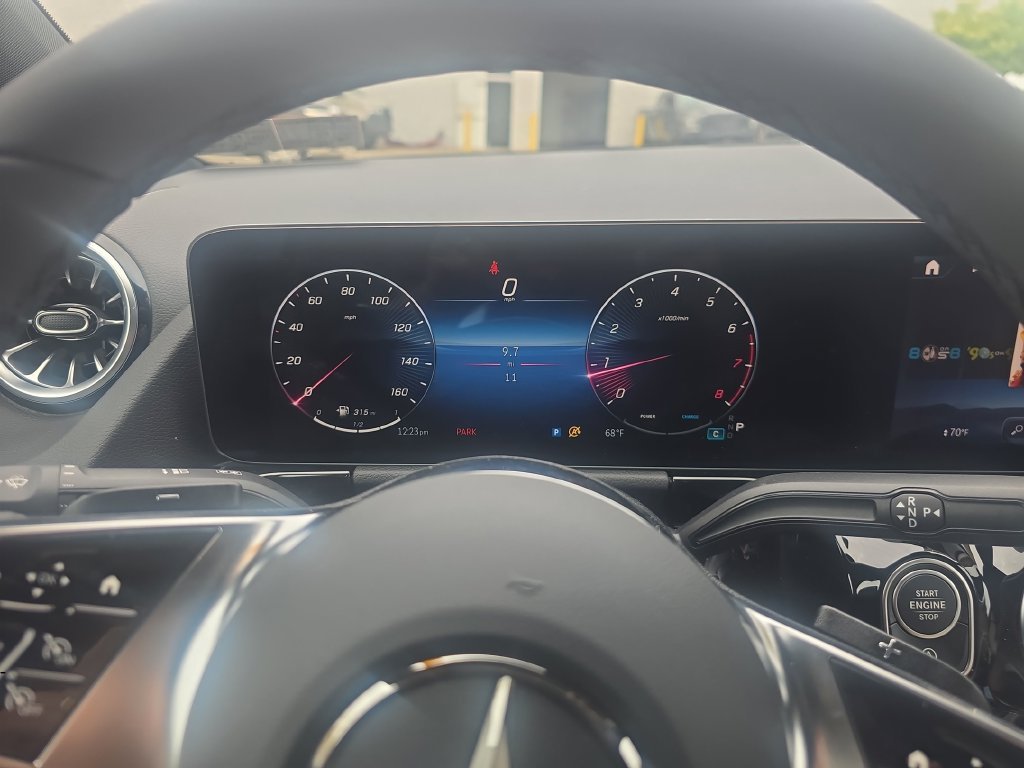 New 2026 Mountain Grey Metallic Mercedes-Benz GLA 250 image 15