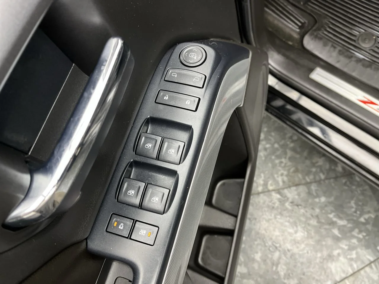 Used 2017 BLACK Chevrolet LT image 8