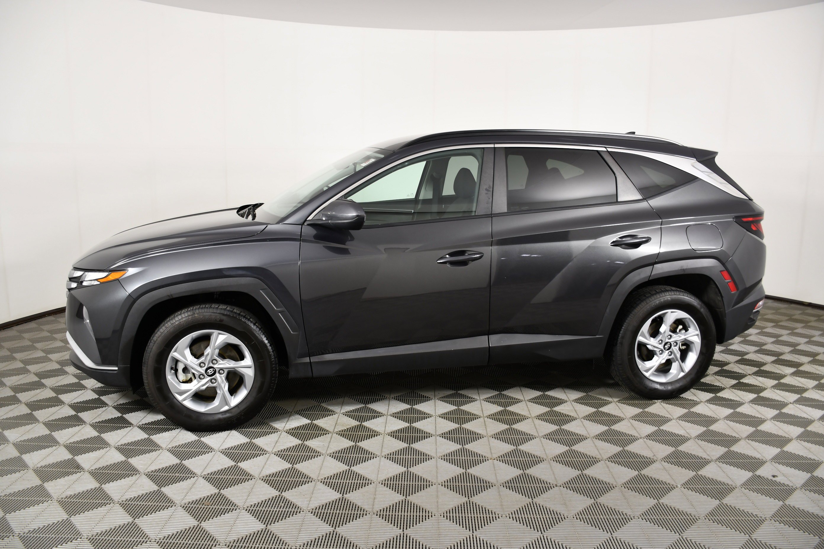 Used 2024 Dark Gray Metallic Hyundai SEL image 9
