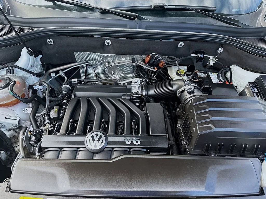 Used 2023 Pure White Volkswagen 3.6L V6 SE w/Technology image 36