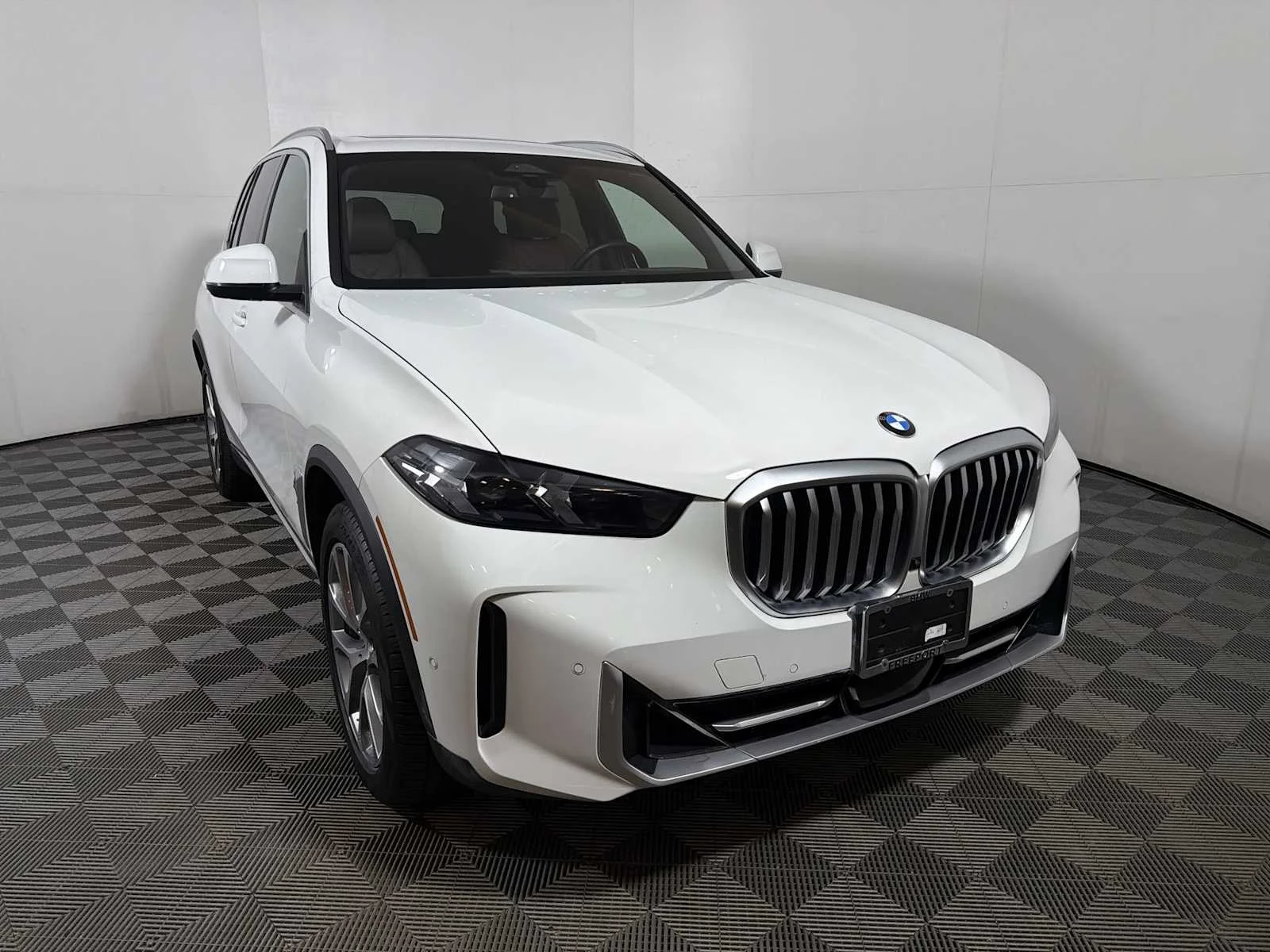 Used 2024 Alpine White BMW xDrive40i image 2