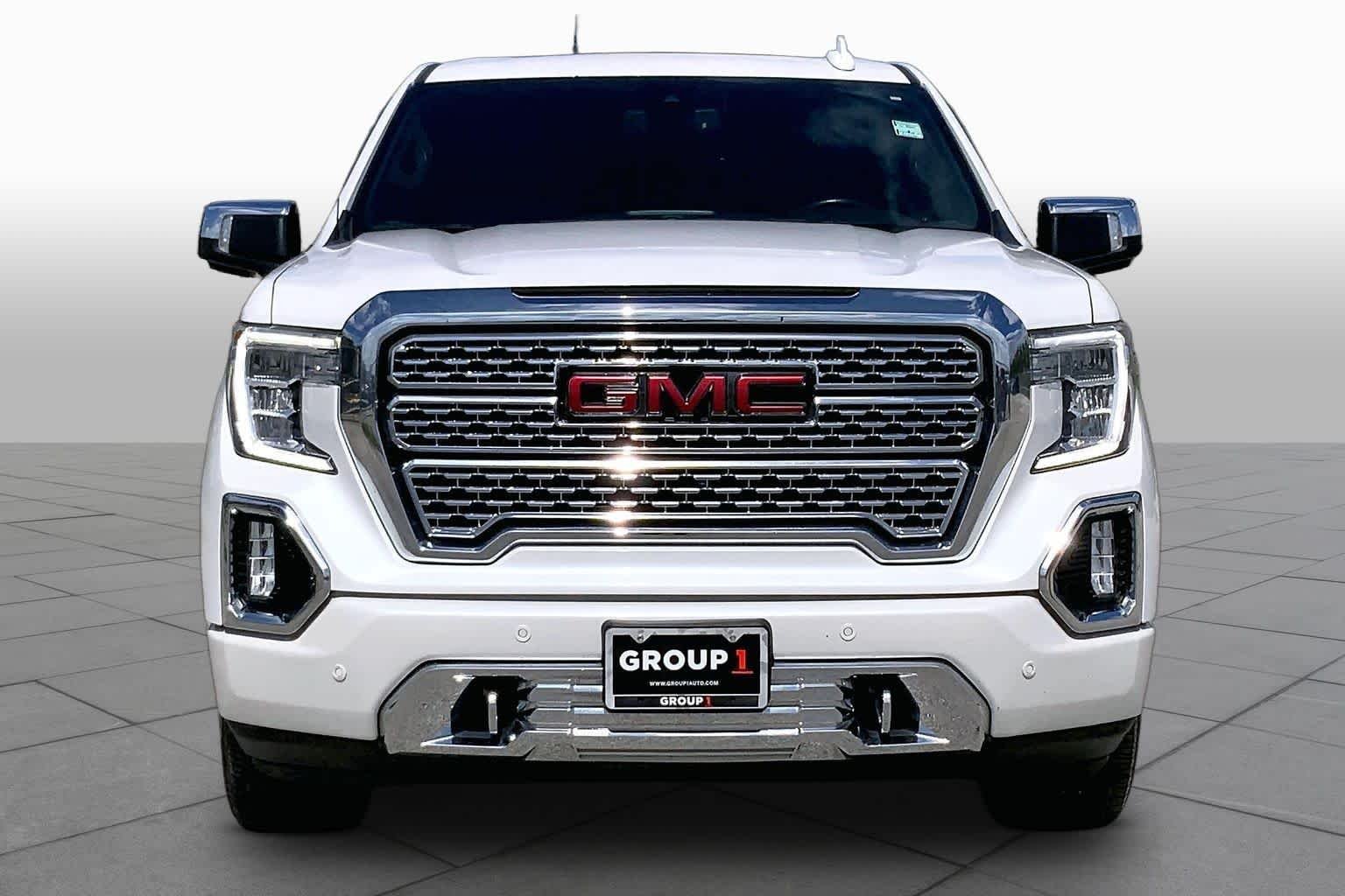 Used 2021 White Frost Tricoat GMC Denali image 4