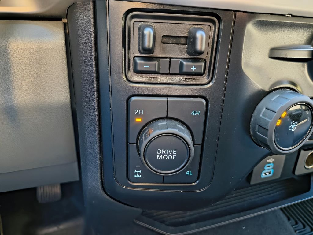 Used 2024 Oxford White Ford XL STX FX4 4X4 CREW CAB image 23