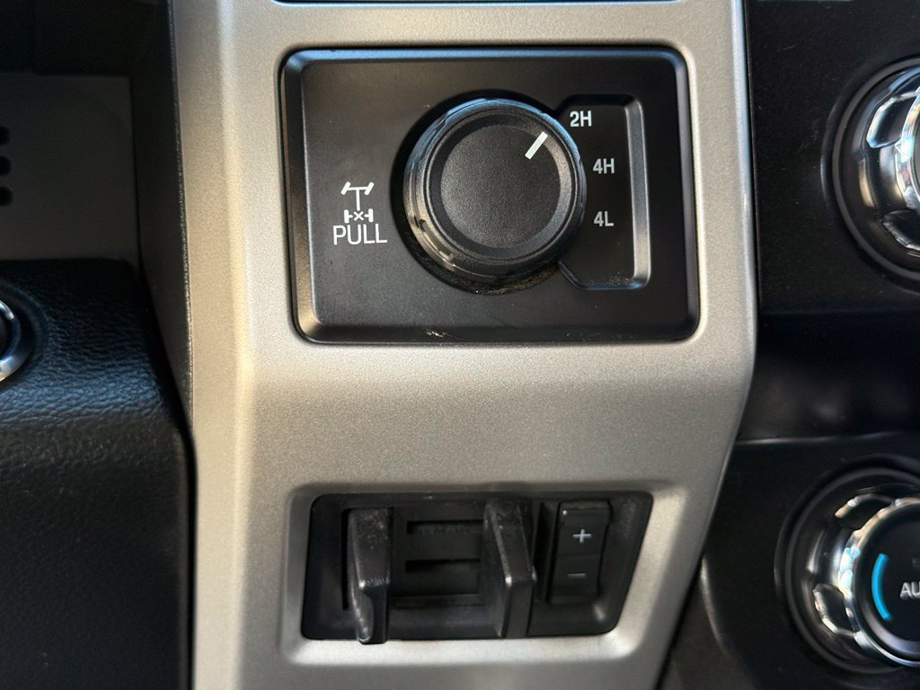 Used 2019 Magnetic Ford Lariat image 12