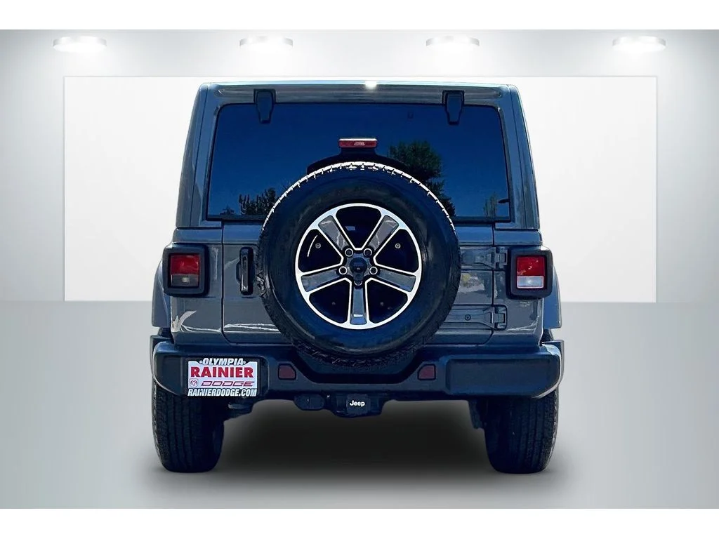 Used 2023 Grey Jeep Sahara image 4
