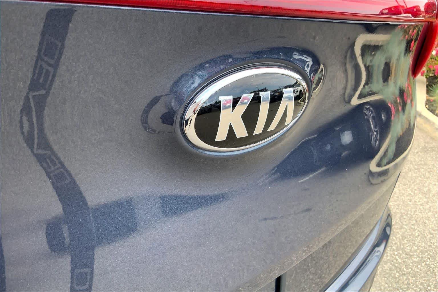 Used 2019 Pacific Blue Kia LX image 10