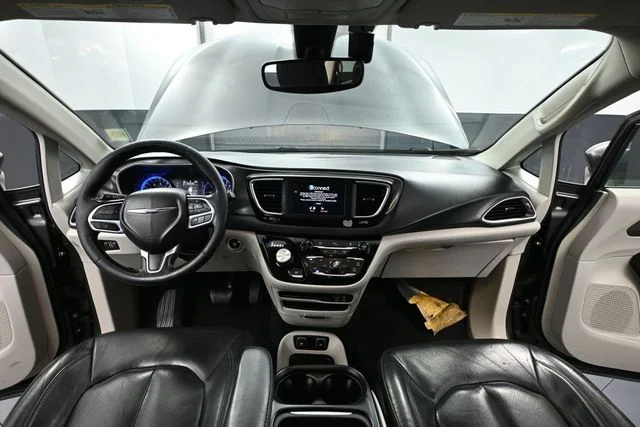 Used 2020 Gray Chrysler Touring L image 18