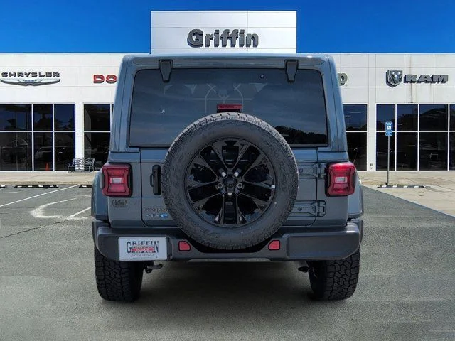 Used 2025 Anvil Clearcoat Jeep Sahara 4xe image 8