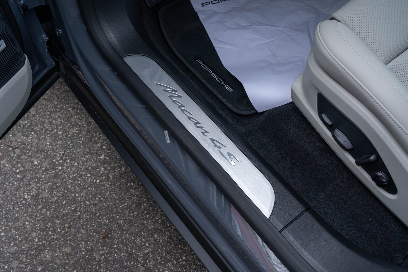 2025 Porsche Macan S - Photo 21