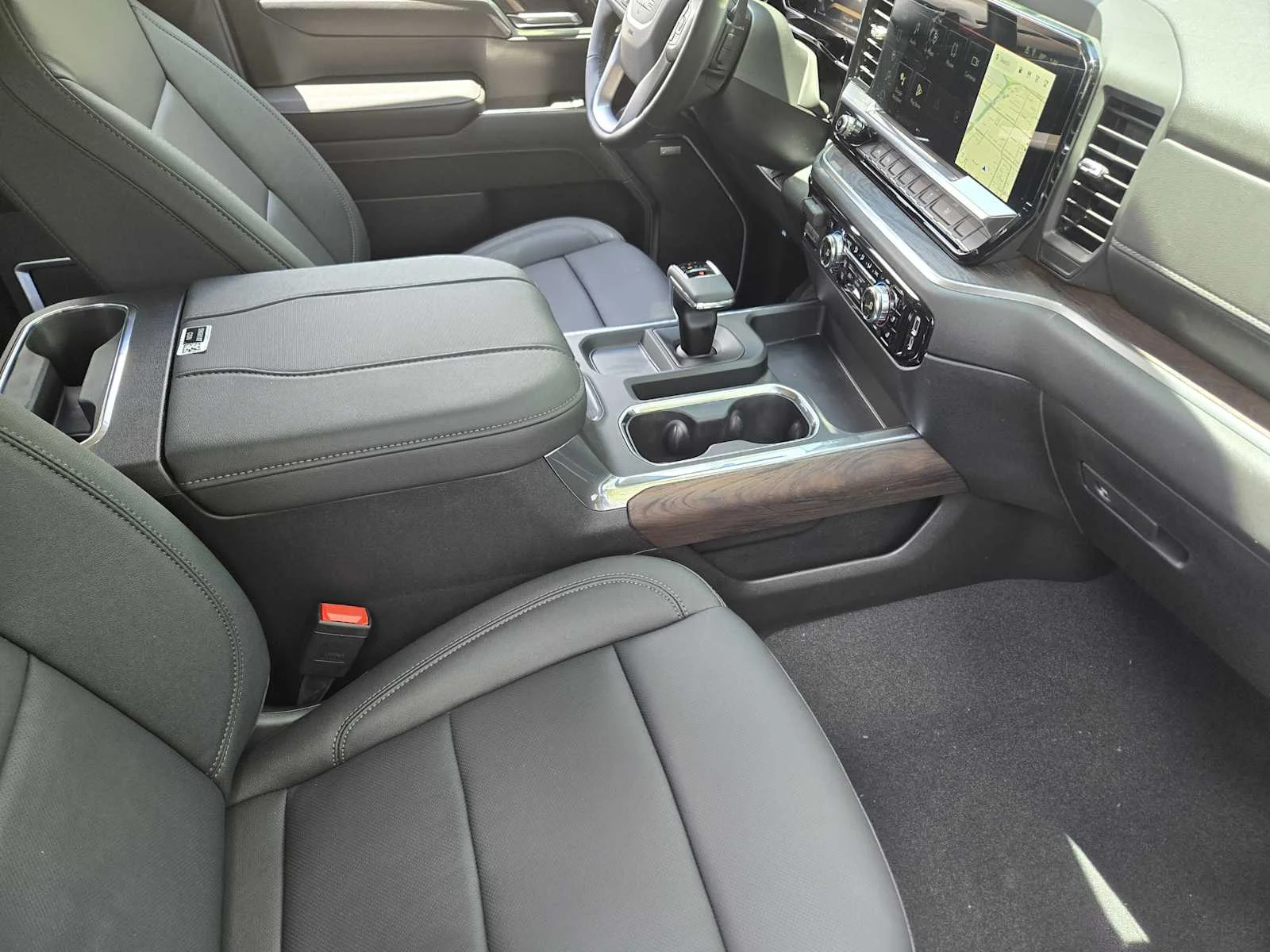 2026 GMC Sierra 1500 SLT - Photo 9