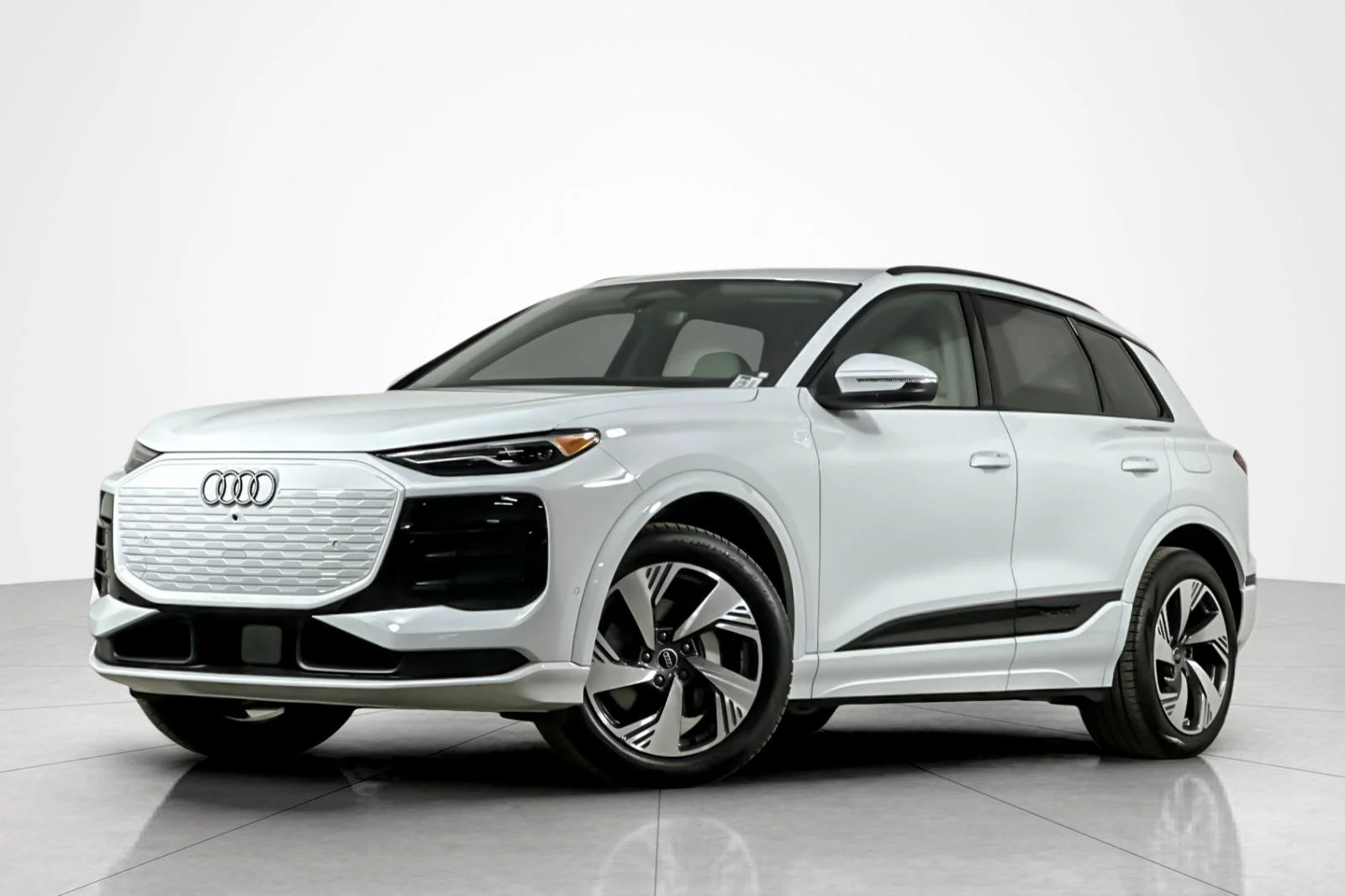 2025 Audi Q6 e-tron Premium quattro's photo