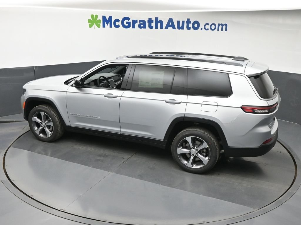 New 2026 Silver Zynith Exterior Paint Jeep Limited image 26