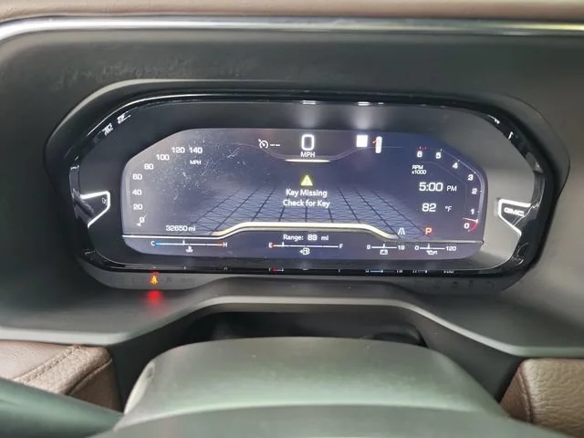 Used 2022 White Frost Tricoat GMC Denali image 18