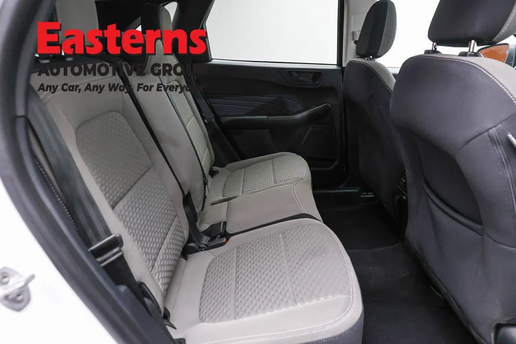 Used 2022 White Ford SE image 24