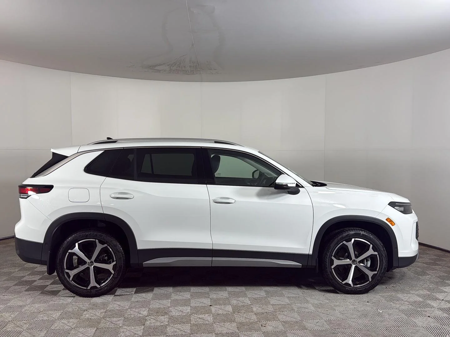 New 2026 Pure White Volkswagen SE image 7
