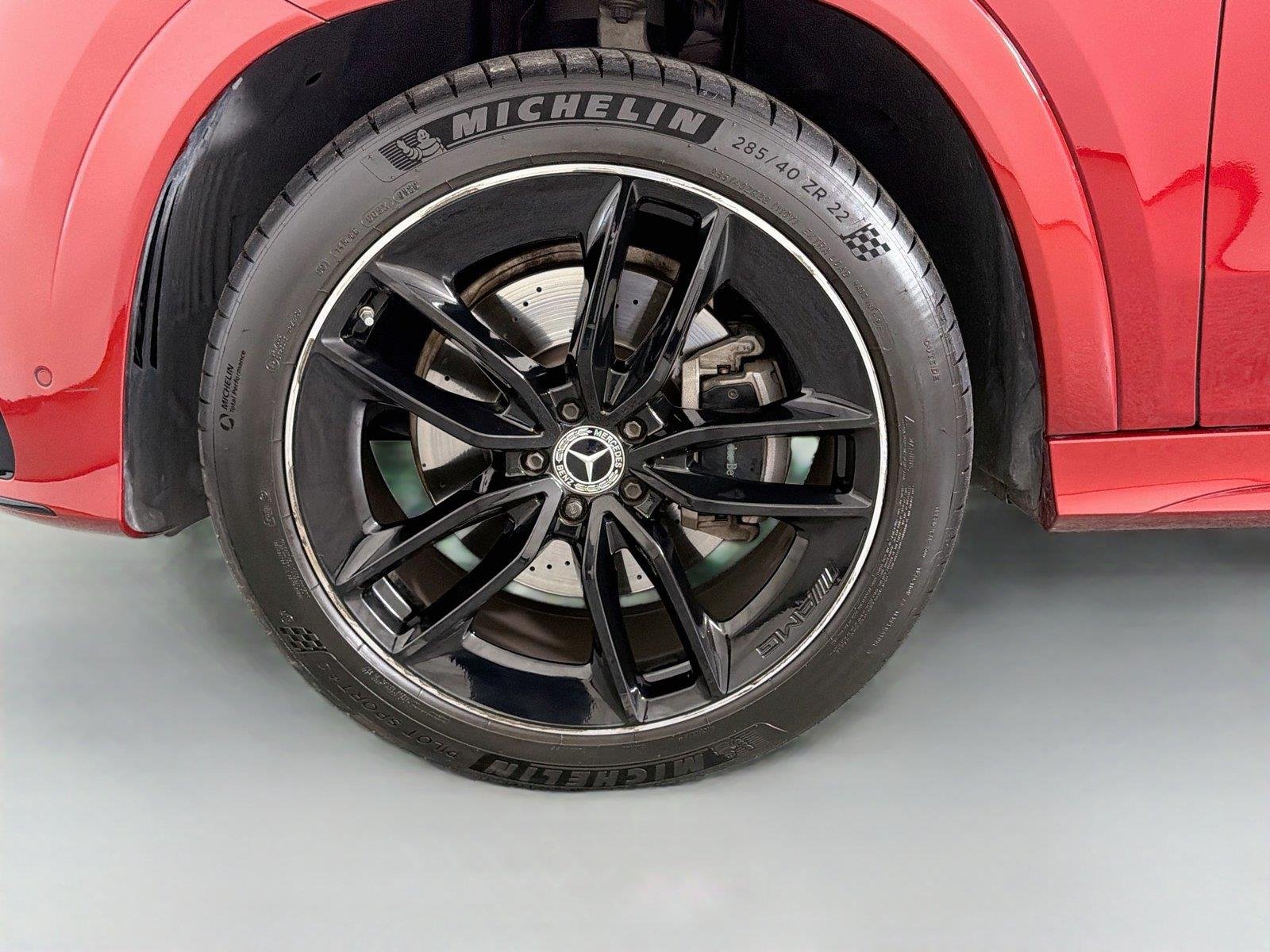 Used 2025 MANUFAKTUR Cardinal Red Metallic Mercedes-Benz GLE 580 image 33