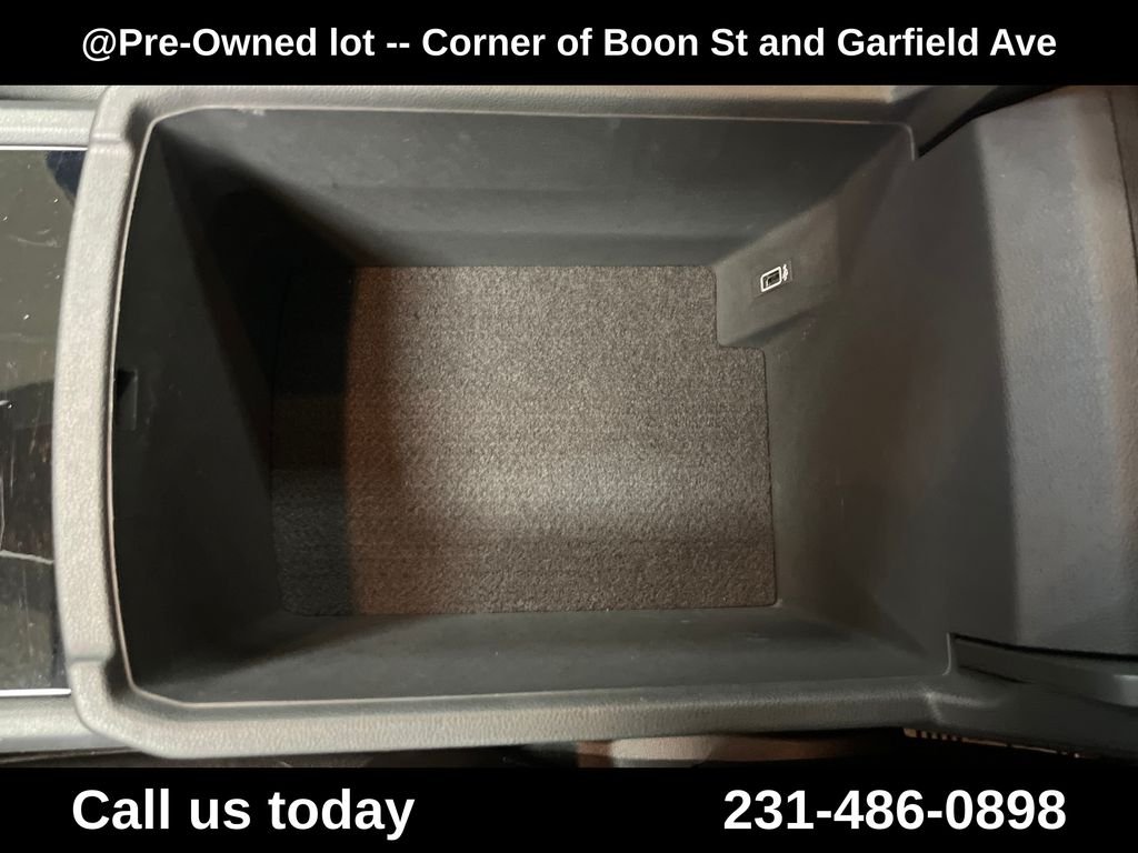 Used 2018 Gray Volkswagen SEL image 25