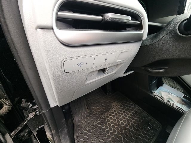 Used 2025 Black Hyundai SEL image 24