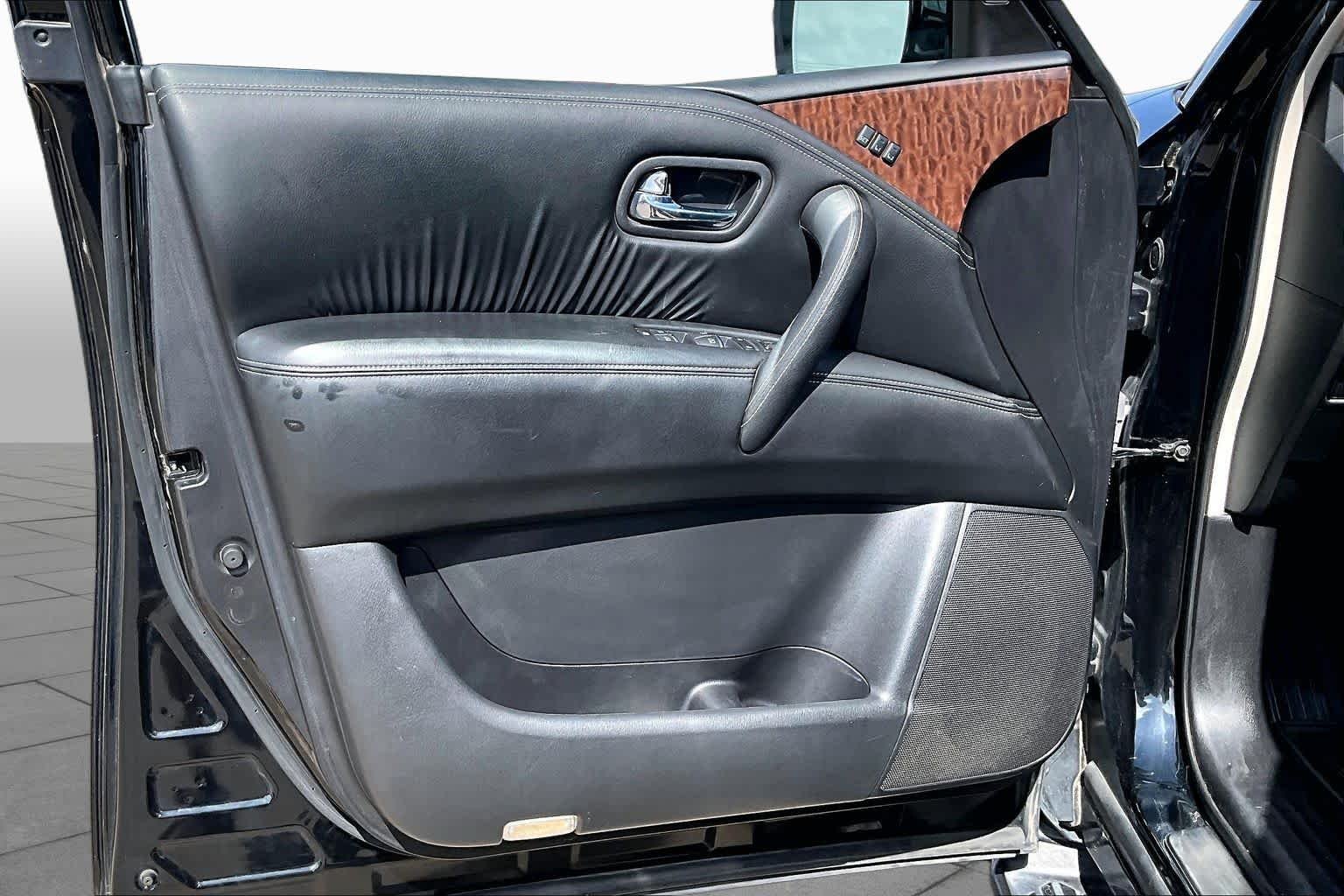 Used 2020 Super Black Nissan SL image 22