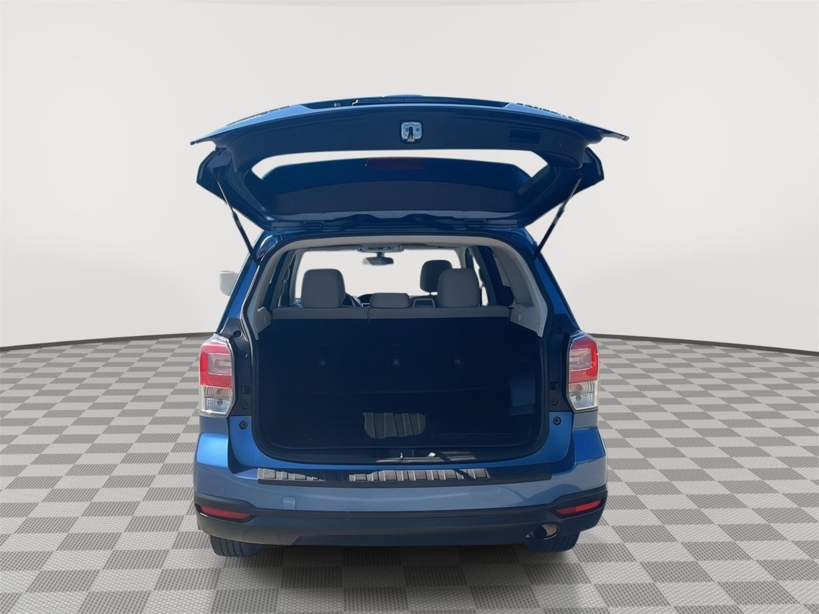 Used 2018 Quartz Blue Pearl Subaru Premium image 30