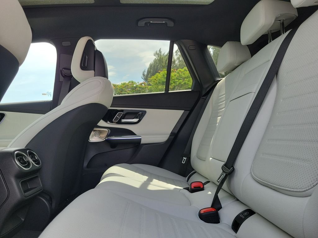 New 2027 MANUFAKTUR Alpine Grey Mercedes-Benz GLC 300 image 10
