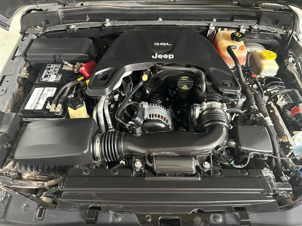 Used 2019 Gray Jeep Unlimited Sport S image 21