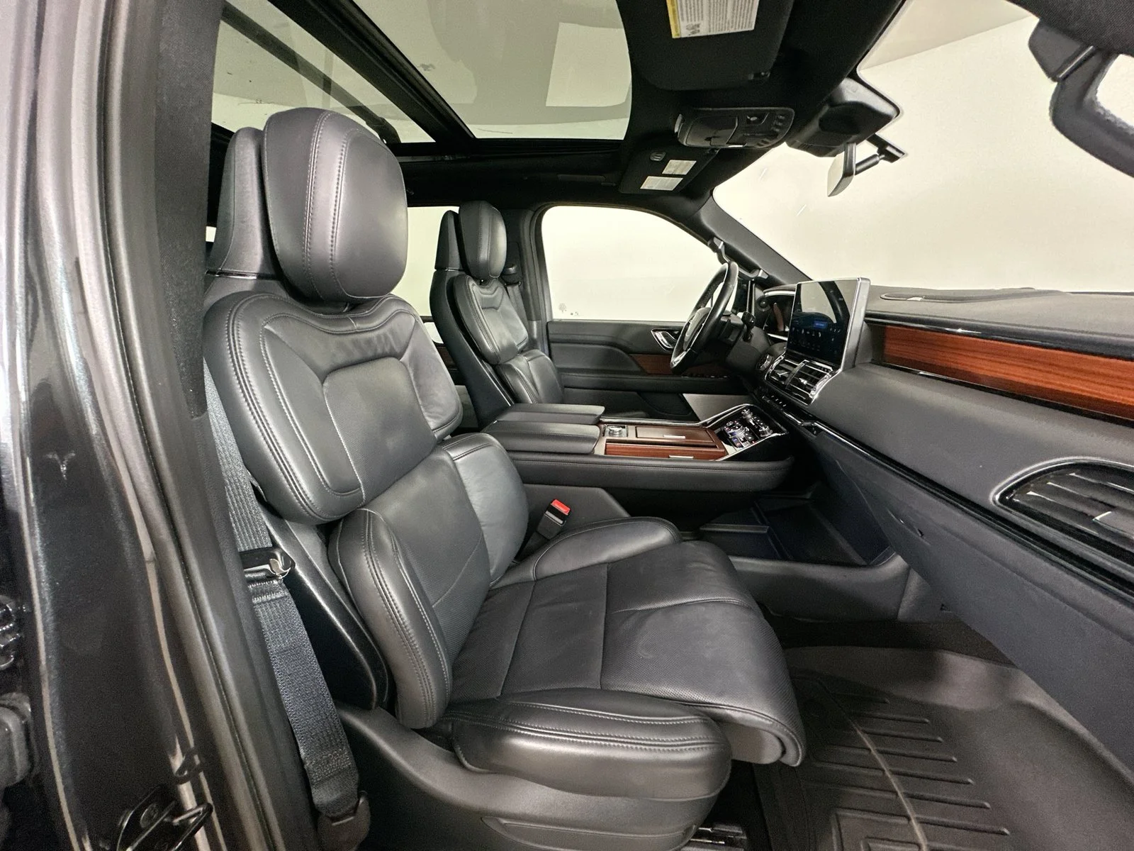 Used 2023 Gray Lincoln  image 45