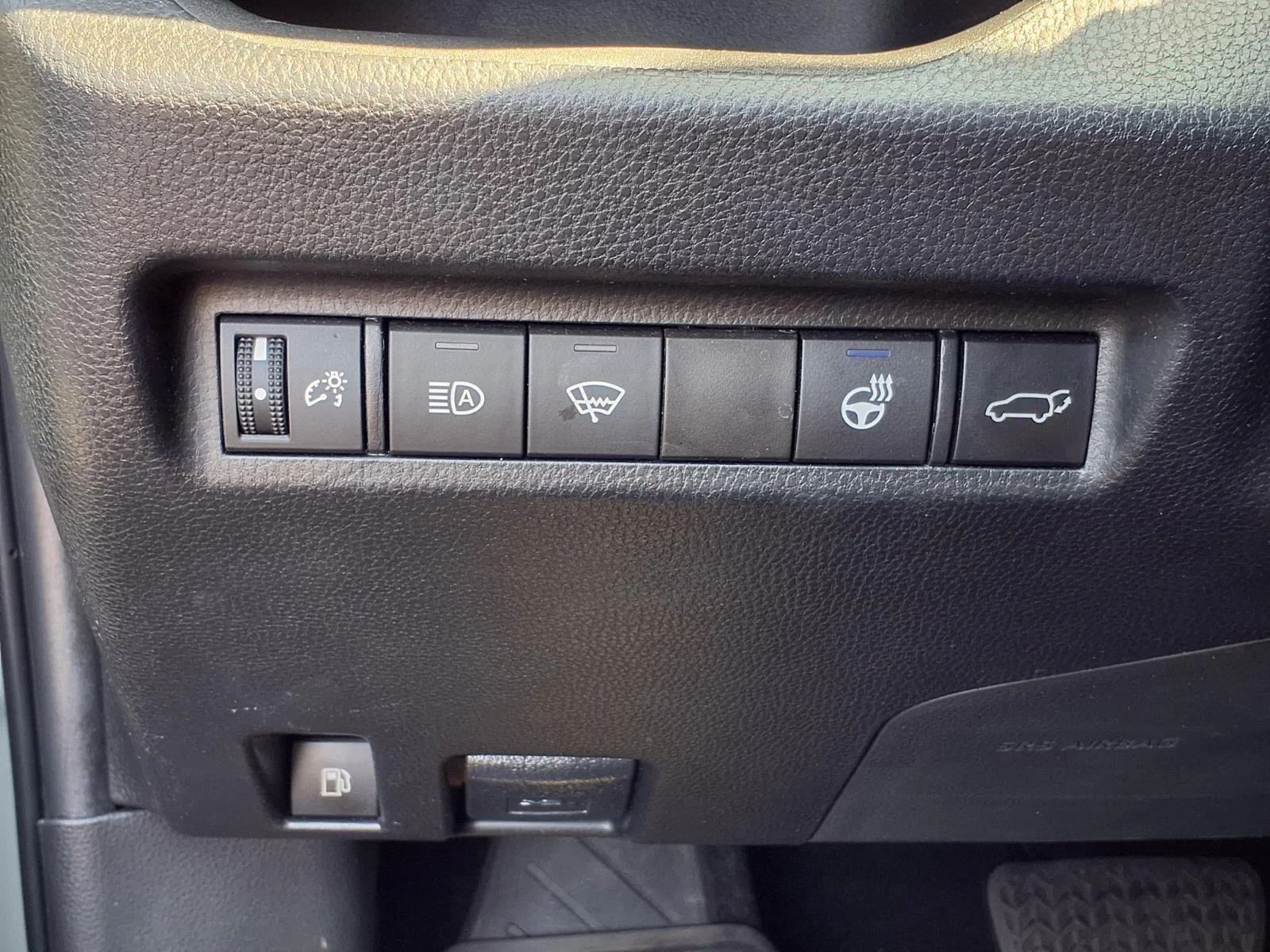 Used 2022 Lunar Rock Toyota XLE Premium image 13