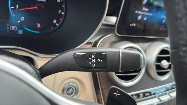 Used 2021  Mercedes-Benz GLC 300 image 28