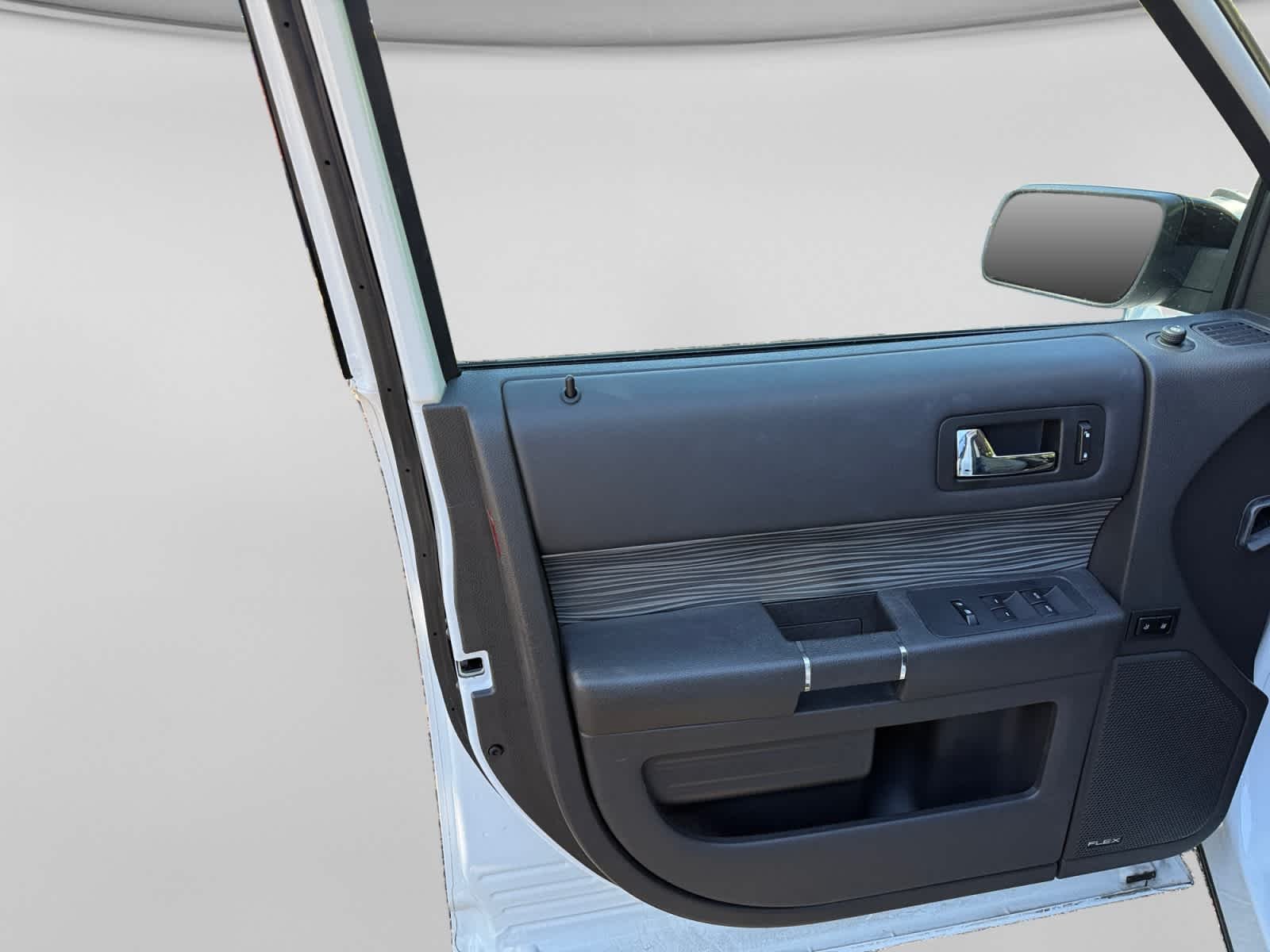 Used 2016 Oxford White Ford SEL image 10