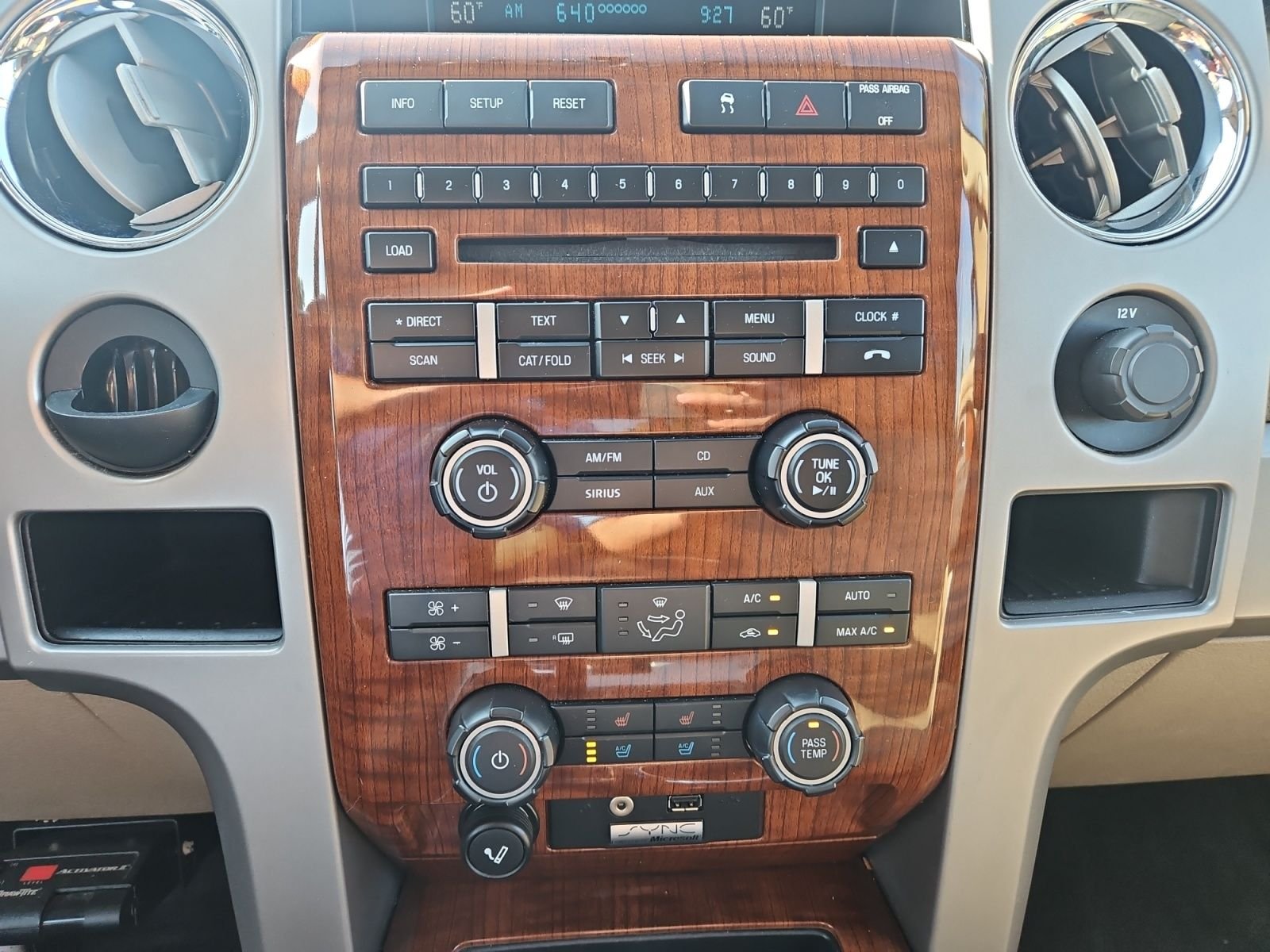 Used 2010  Ford Lariat image 27