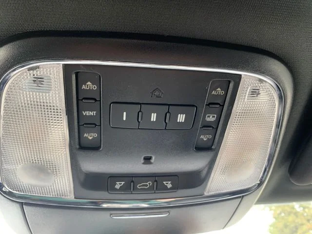 Used 2019 Silver Jeep Overland image 23
