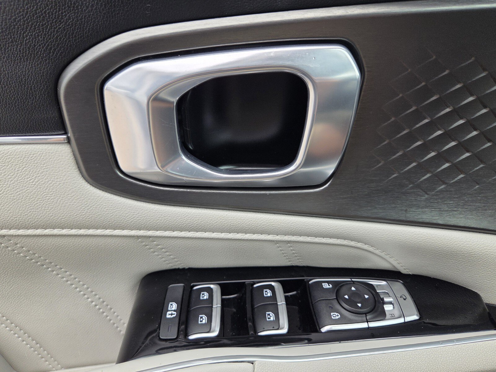 Used 2023 Glacial White Pearl Kia SX image 14
