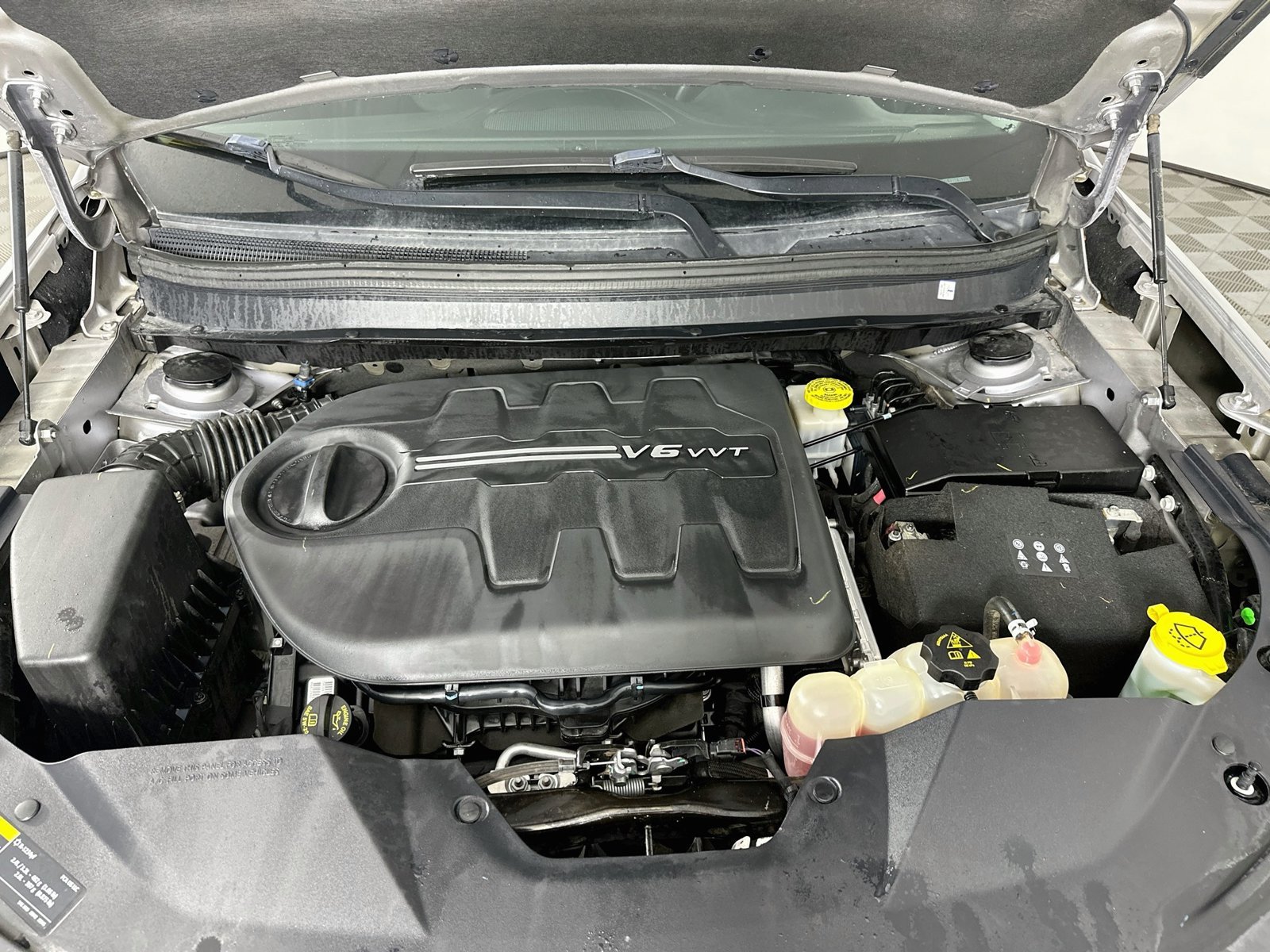 Used 2019 Billet Silver Metallic Clearcoat Jeep Latitude Plus image 28