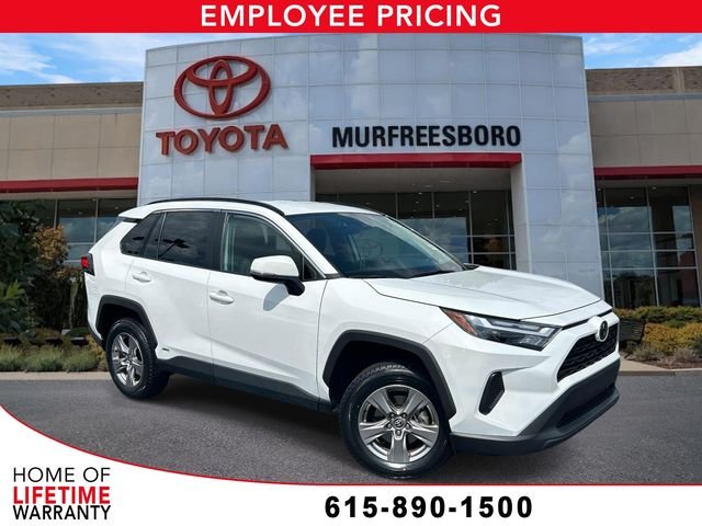 Used 2025 White Toyota XLE image 1