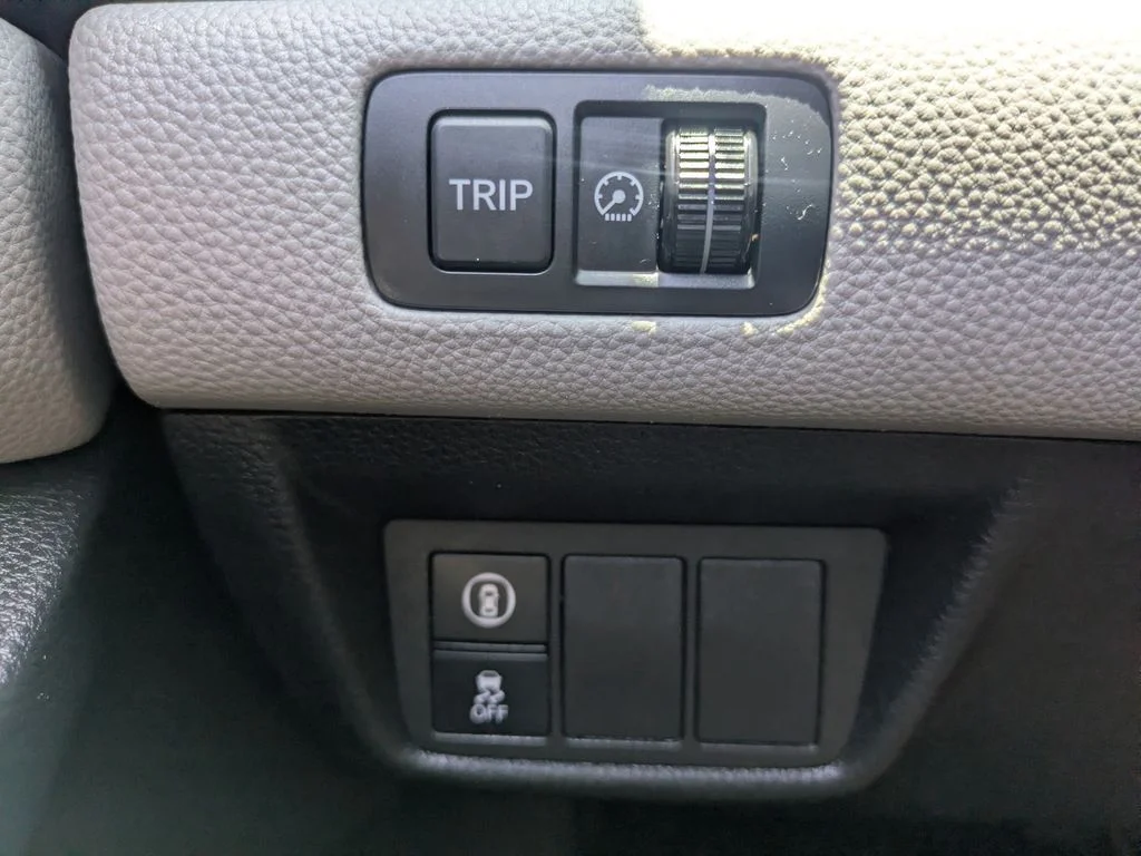 Certified Used 2019 Lunar Silver Metallic Honda LX image 23