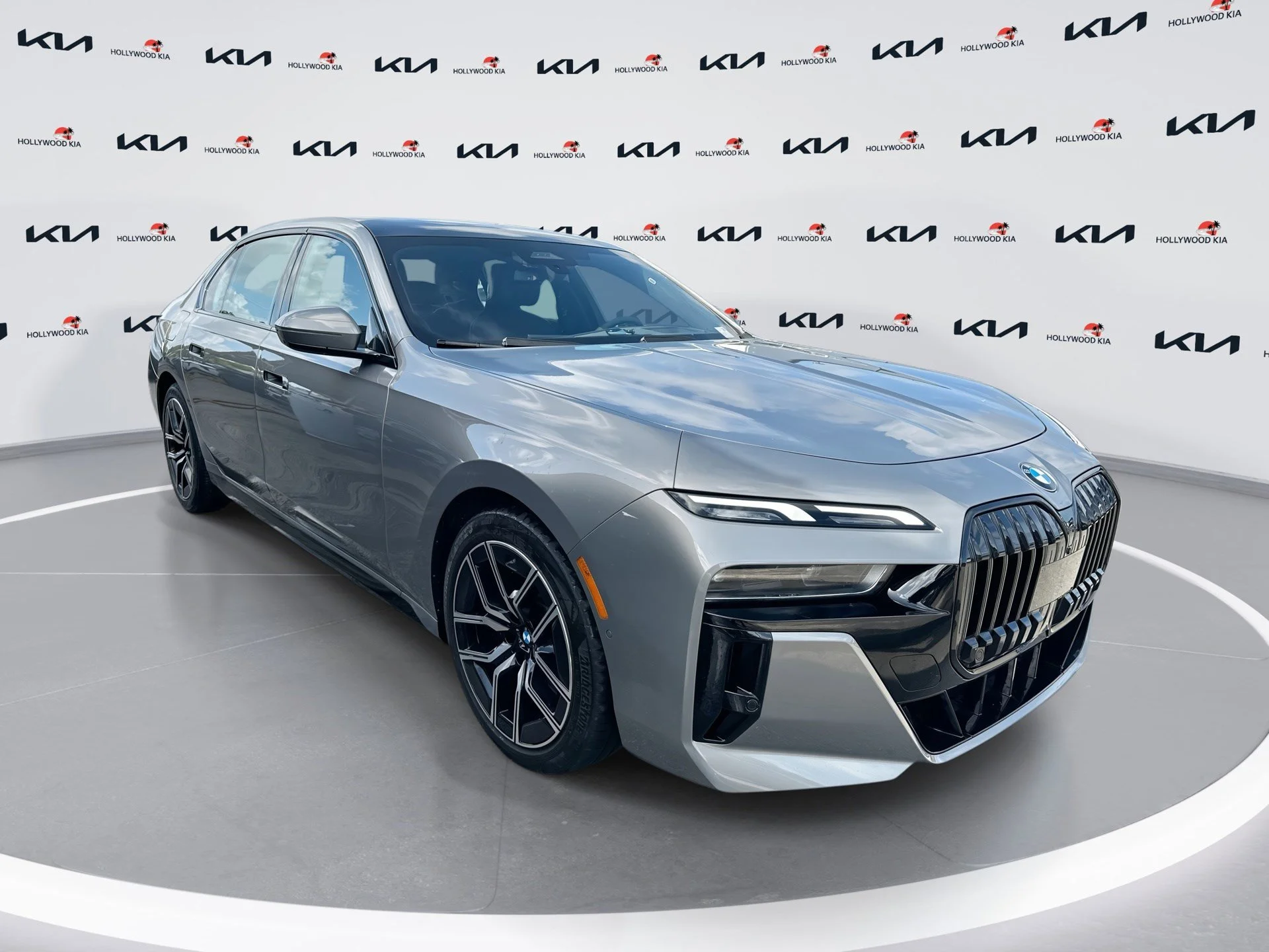 2024 BMW 7 Series 740i's photo