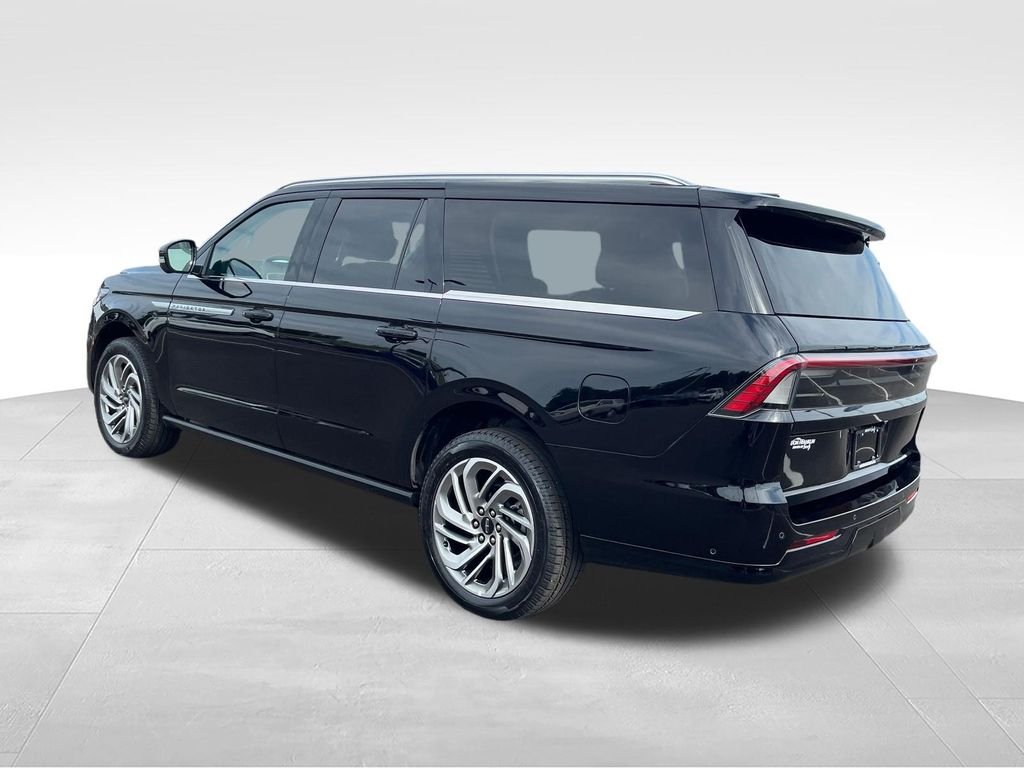Used 2025 Black Lincoln Reserve image 3