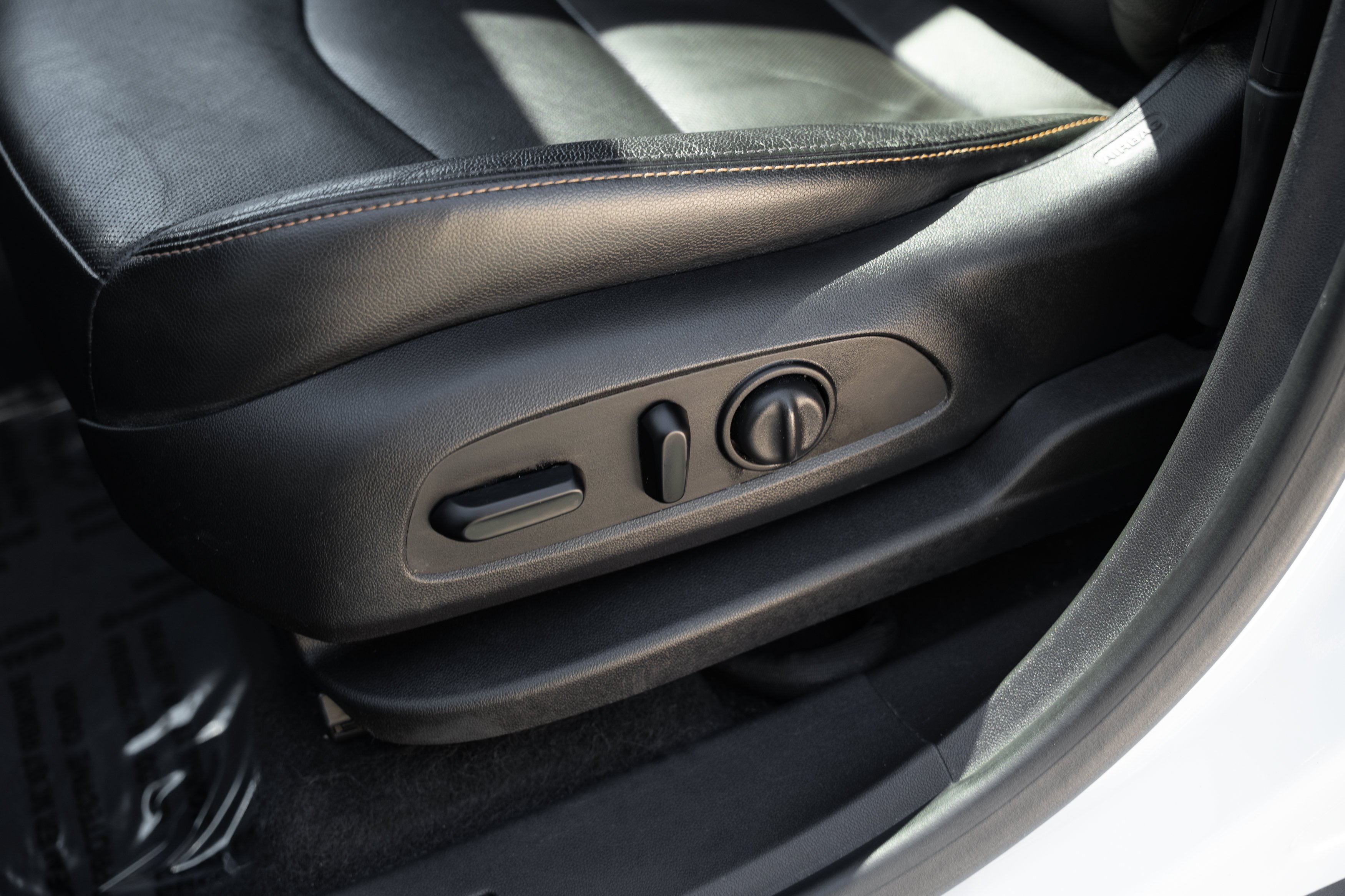 Used 2020 Summit White Chevrolet Premier image 19
