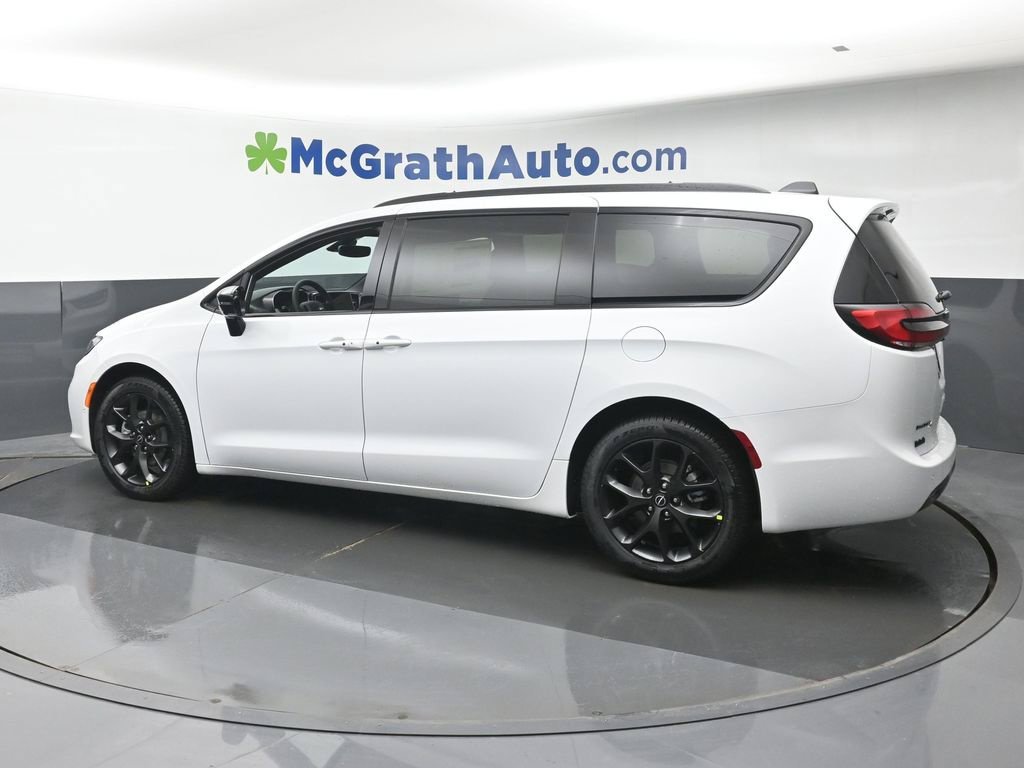 New 2026 Bright White Clear-Coat Exterior Paint Chrysler Select image 27